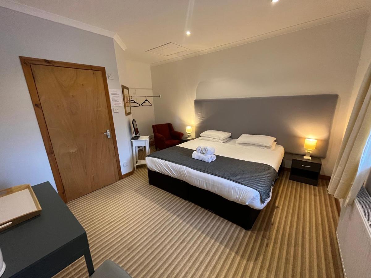 Columba House Hotel Кингъси Екстериор снимка