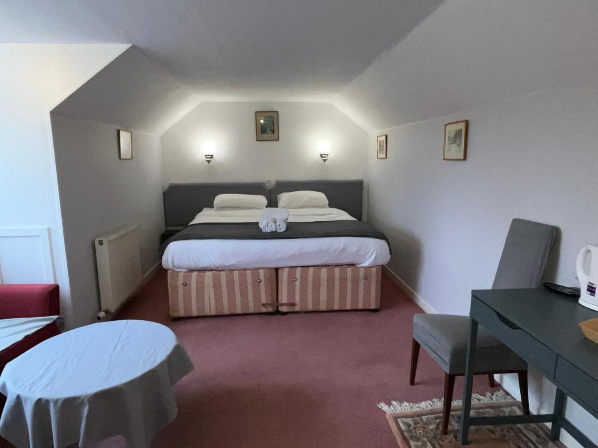 Columba House Hotel Кингъси Екстериор снимка