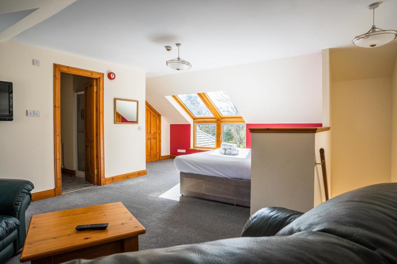 Columba House Hotel Кингъси Екстериор снимка