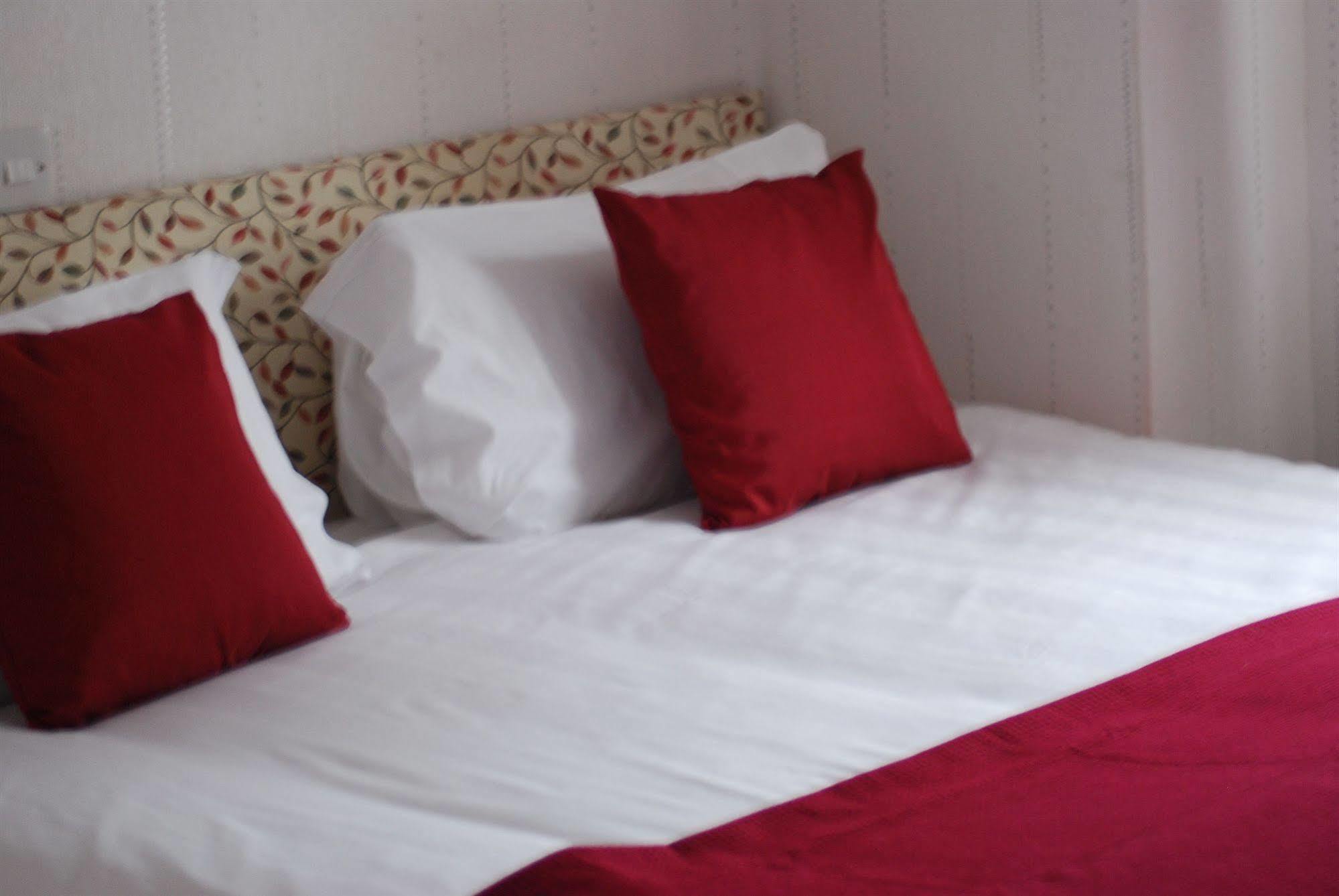 Columba House Hotel Кингъси Екстериор снимка